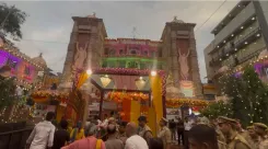 जन्माष्टमी 2025: नोएडा इस्कॉन मंदिर में विदेशी फूलों से भव्य श्रृंगार, हजारों श्रद्धालु उमड़े