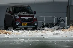 जापान भूकंप: कुमामोटो में 30 की मौत, मलबे में तलाश जारी; एयॉन मॉल में गैस विस्फोट से बढ़ी मुश्किलें