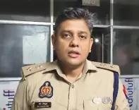 क्या अयोध्या से वाराणसी जा रही बस की ट्रेलर से टक्कर में चार श्रद्धालुओं की मौत हो गई?