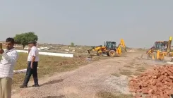 क्या जेवर एयरपोर्ट के पास अवैध कॉलोनियों पर चला बुलडोजर, 250 करोड़ की भूमि मुक्त?