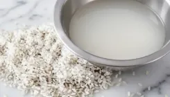 झड़ते और रूखे बालों के लिए वरदान है चावल का पानी, रूखेपन से मिलेगा छुटकारा