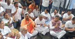 जेपीएससी-जेएसएससी विवाद: बाबूलाल मरांडी ने 8 घंटे में 20 पोस्ट, 3 फेसबुक लाइव — छात्र आंदोलन को बताया 'अगस्त क्रांति'