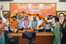 झारखंड में भाजपा का सदस्यता अभियान: सैकड़ों युवाओं ने पार्टी की ली सदस्यता