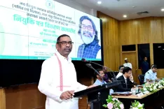 क्या झारखंड में सरकारी स्कूलों में मिलेगी गुणवत्तापूर्ण शिक्षा? सीएम हेमंत सोरेन ने 301 सहायक आचार्यों को नियुक्ति पत्र सौंपे