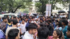 झारखंड: JPSC-JSSC परीक्षाएं रद्द होने पर सैकड़ों अभ्यर्थी प्रोजेक्ट भवन के बाहर डटे, 'इंसाफ दो या फांसी दो' के नारे