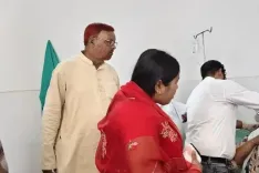 झारखंड में प्रज्ञा केंद्र संचालक दंपती पर अपराधियों ने की फायरिंग, तीन लाख रुपये की लूट