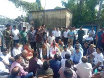 What Led to the Robbery and Firing Incident in Dhanbad Market?