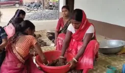 How are rural women in Jharkhand achieving self-reliance with cow dung crafts this Diwali?