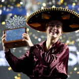 Iva Jovic defends Guadalajara Open title with 6-4, 6-2 win over Stearns