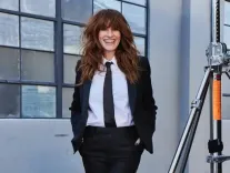 Is Julia Roberts Worried About Young People's Mobile Phone Use?
