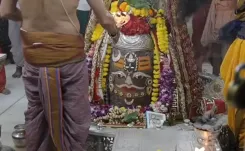 उज्जैन: आश्विन कृष्ण तृतीया पर महाकालेश्वर मंदिर में भस्म आरती, कुंडल-रुद्राक्ष से सजे बाबा महाकाल