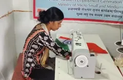 कानपुर देहात: 96 स्वयं सहायता समूहों की 360 महिलाएं बना रही हैं 3 लाख तिरंगे, 'हर घर तिरंगा' को मिली नई ताकत