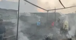 क्या कानपुर के बाकरगंज बाजार में भीषण आग ने सैकड़ों दुकानों को खाक कर दिया?