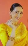 क्या करिश्मा कपूर ने इंस्टाग्राम पर दिखाया रॉयल अंदाज, फैंस बोले- 'आप अभी भी 25 साल की लगती हैं'?
