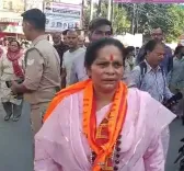 करवा चौथ पर साध्वी प्राची का बड़ा बयान: क्या हिंदू बहनों से ही मेहंदी लगवाएं?