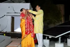 क्या करवा चौथ पर सीएम रेखा गुप्ता समेत नेताओं ने दी शुभकामनाएं?