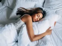 करवट बदलते-बदलते बीत जाती है रात? सोने से पहले ये ड्रिंक लें और पाएं गहरी नींद