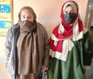 क्या कश्मीर की एंटी नारकोटिक्स टास्क फोर्स ने फरार महिला तस्कर को गिरफ्तार किया?