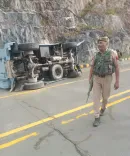 सोनमर्ग टनल के पास CRPF वाहन पलटा, गांदरबल में छह जवान घायल; जांच शुरू