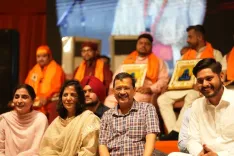Kejriwal Attends Bhajan Sandhya in Batala, Hails Shiv Devotion