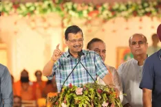 Kejriwal attends Shiv bhajan sandhya in Pathankot