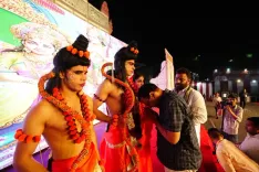Kejriwal joins Dussehra celebrations at Kondli Ramlila