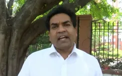 कपिल मिश्रा का केजरीवाल पर हमला: केवल भ्रष्टाचारी ही रह सकते हैं साथ