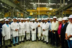 इस्पात मंत्री कुमारस्वामी ने दुर्गापुर स्टील प्लांट का दौरा किया, व्हील एंड एक्सल प्लांट को बताया रेलवे की रीढ़