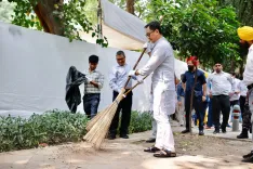 क्या केंद्रीय मंत्री किरेन रिजिजू ने बंगला साहिब गुरुद्वारे में मत्था टेका और पीएम मोदी के लिए प्रार्थना की?