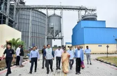 निमुबेन बंभाणिया ने वडोदरा के एफसीआई साइलो प्लांट का निरीक्षण किया, खाद्यान्न भंडारण तकनीक की समीक्षा
