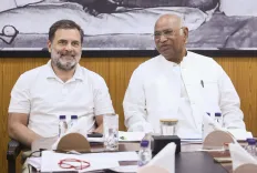 Kerala CM suspense: Congress high command yet to name chief minister 8 days on