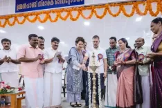 केरल: राहुल-प्रियंका गांधी ने ओमन चांडी मेमोरियल ऑडिटोरियम का किया उद्घाटन