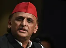 गोंडा में खाद संकट पर अखिलेश यादव का BJP पर हमला: 'दोगुनी लाइन से उखाड़ फेंकेंगे'