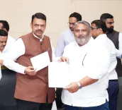 Khamgaon APMC donates ₹11 lakh to CM Fadnavis's drought relief fund