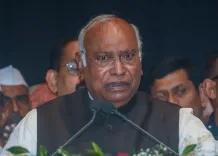 खड़गे के विवादित बयान पर भड़के BJP मुख्यमंत्री, योगी-धामी समेत कई CM ने माफी की मांग की