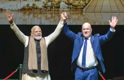 'किआ ओरा मोदी' इवेंट: न्यूजीलैंड PM लक्सन बोले — भारतीय समुदाय GDP में देता है 9% योगदान