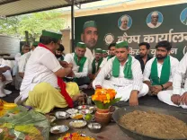 महेंद्र सिंह टिकैत की 91वीं जयंती: गौतमबुद्ध नगर में हवन-पूजन, किसानों ने एकजुटता का संकल्प लिया