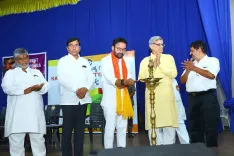 Kishan Reddy joins Navratri celebrations at Kacheguda's Karnataka Sahitya Mandir