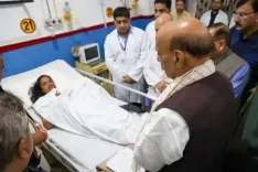 किश्तवाड़ आपदा : रक्षा मंत्री राजनाथ सिंह घायलों से मिले, कहा- पीएम मोदी घटना को लेकर चिंतित