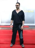 क्या अक्षय कुमार ने नए कलाकारों के लिए तीन फिल्मों का कॉन्ट्रैक्ट न करने की सलाह दी?