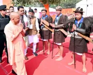 क्या कोई भी पात्र जनजातीय परिवार सरकारी योजनाओं से वंचित नहीं रहेगा? : मुख्यमंत्री योगी