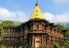 कोल्हापुर महालक्ष्मी मंदिर में दीपावली परंपरा: शिखर पर जलती है अखंड मशाल, कार्तिक मास तक रहती है प्रज्वलित
