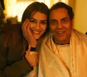 How are Kriti Sanon & Sidharth Malhotra Mourning the Loss of Dharmendra?