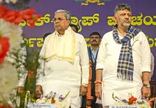 Is K'taka Congress Facing a Leadership Crisis? Kharge Arrives in Bengaluru While Shivakumar's Camp Heads to Delhi