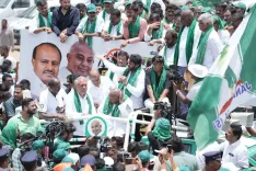 Deve Gowda flags off Day 2 of Bidadi padayatra against township project