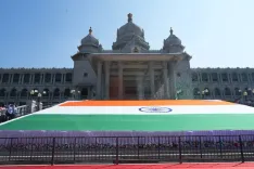 Did K'taka unveil the world’s 2nd-largest Khadi Tricolour at Suvarna Vidhana Soudha in Belagavi?