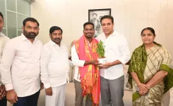 KTR Felicitates Hyderabad Mountaineer Who Scaled Everest