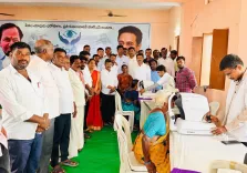 KTR leads BRS eye camps in Sircilla, invokes KCR vision