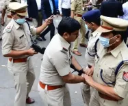 क्या कुलगाम में बैन जमात-ए-इस्लामी से जुड़े ठिकानों पर पुलिस ने छापेमारी की?