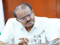 Kumaraswamy accuses K'taka govt of extortion through liquor shop licences